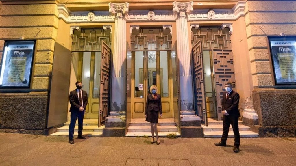 L'iniziativa davanti al Teatro Mercadante.