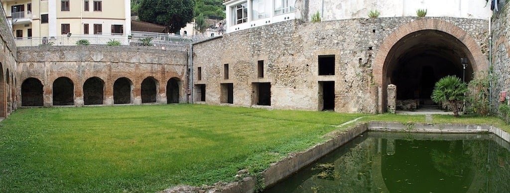 La Villa Romana di Minori ben visibile tra i palazzi della cittadina salernitana.