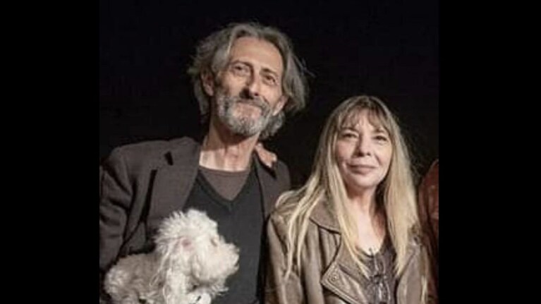 Nando Paone con Cetty Sommella e la loro cagnolina.