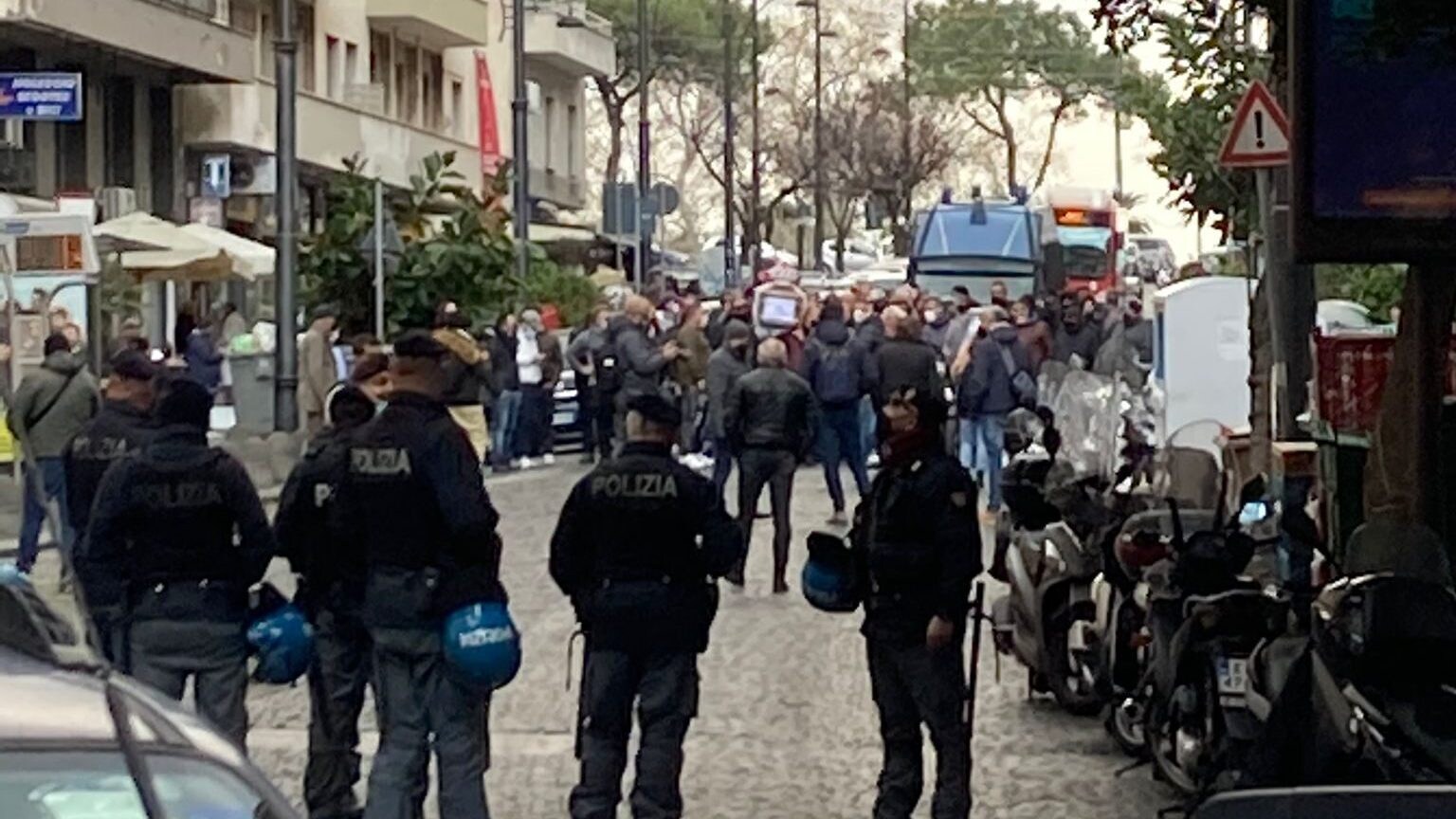 Il corteo dei tassisti a Santa Lucia.