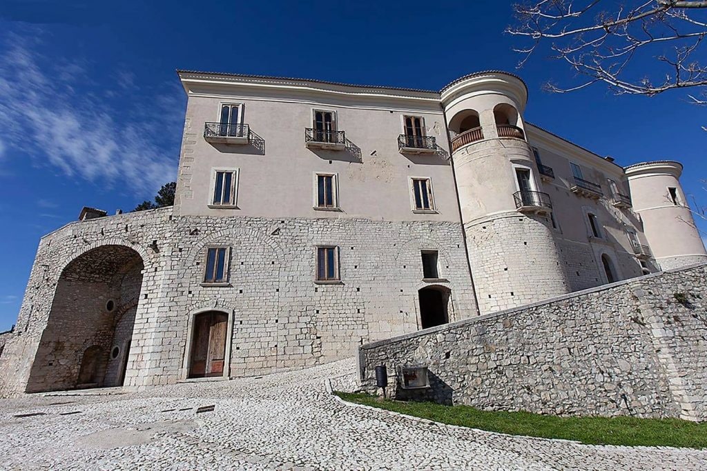 Facciata principale del Castello di Gesualdo.