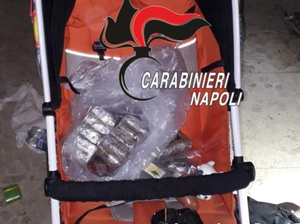 La droga nascosta nel passeggino (Foto: Arma dei carabinieri)