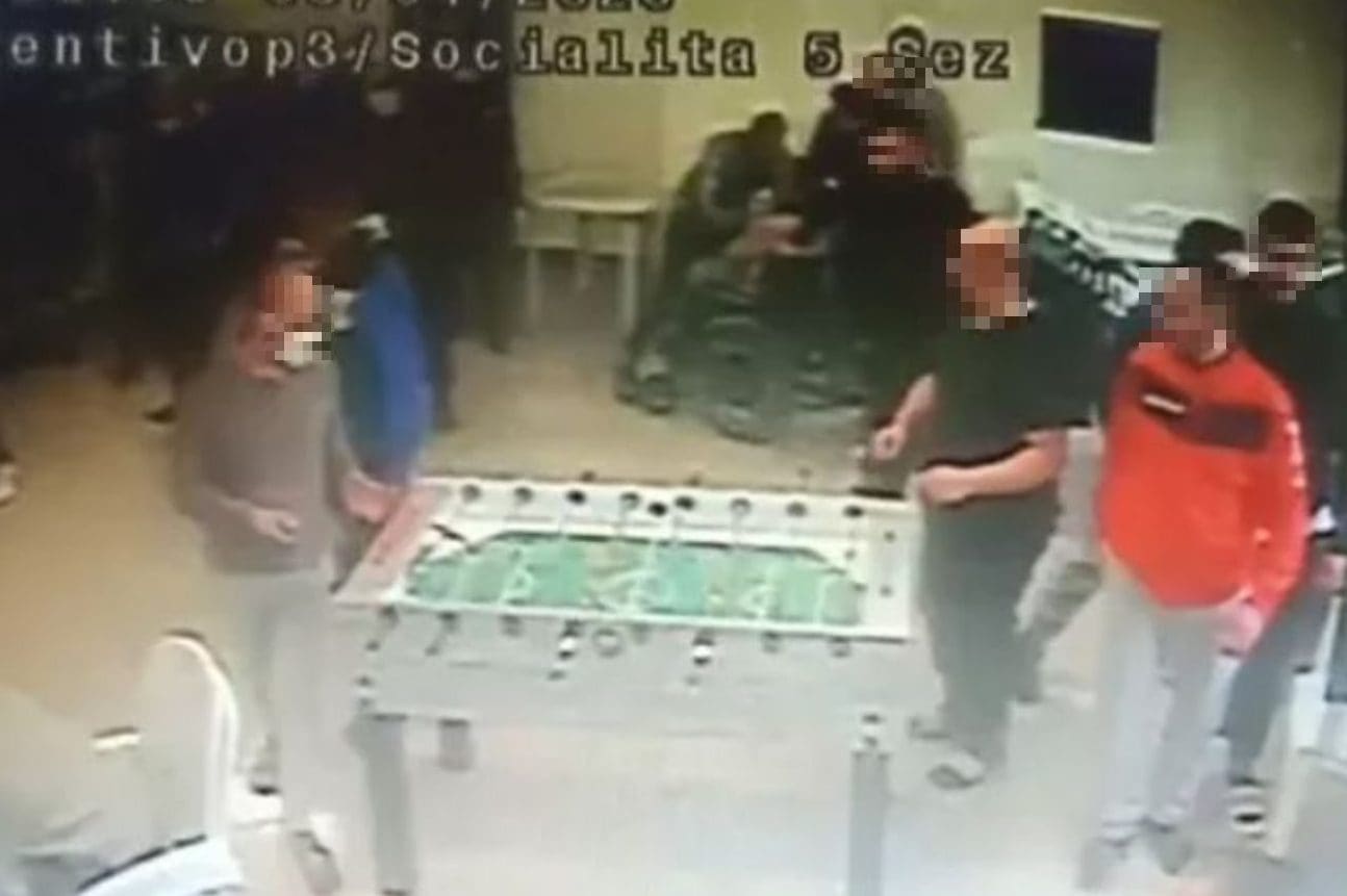 Il video sui pestaggi dei detenuti al biliardino de Il Mattino