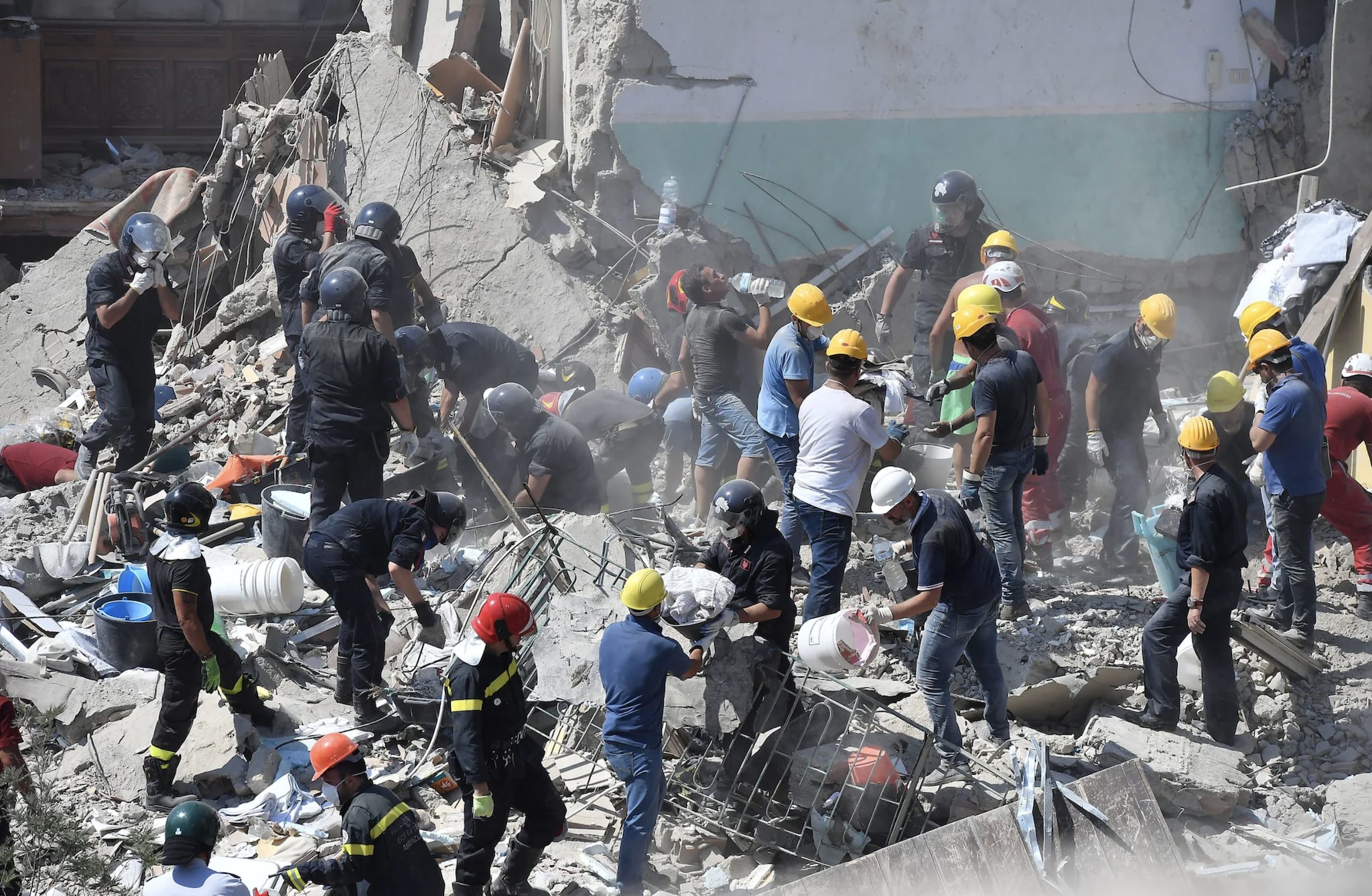 Il crollo della palazzina in Rampa Nunziante a Torre Annunziata