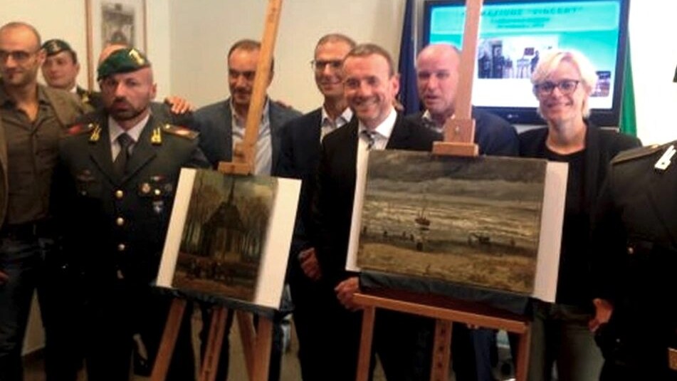 La restituzione dei quadri al museo Van Gogh di Amsterdam.