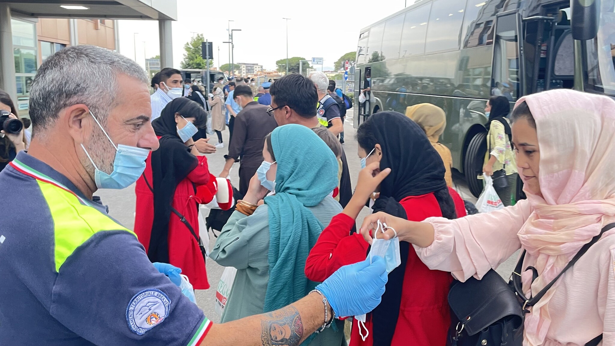 I 112 profughi afghani arrivati oggi all’Ospedale del Mare di Napoli.