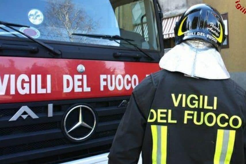 Incendio in un appartamento di via Bernini al Vomero: vigili del fuoco ...