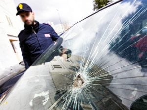 Agguato a Castello di Cisterna: ferito figlio del boss, proiettile a pochi centimetri dal cuore