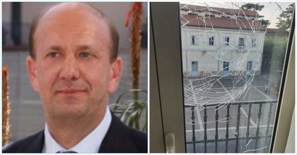 Domenico Damiano e i danni del raid vandalico contro la sua casa