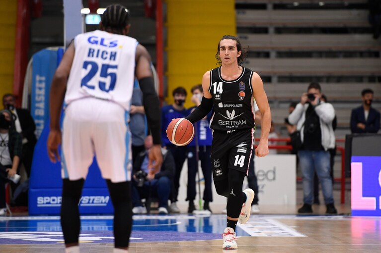 Bruno Mascolo al PalaBarbuto contro il Napoli Basket lo scorso 7 novembre. (Foto per gentile concessione della società sportiva Derthona Basket. Credits: Ciamillo-Castoria)