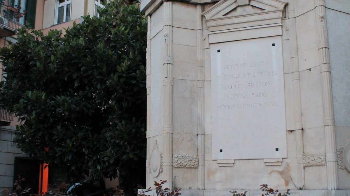 Il Monumento ai Caduti a Pozzuoli