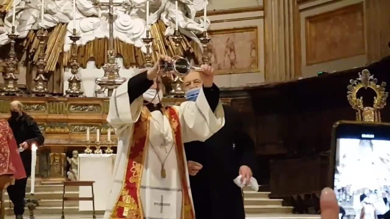 Il sangue di San Gennaro si è sciolto nel miracolo di 16 dicembre.