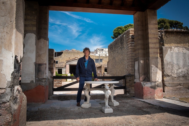 Alberto Angela negli Scavi del Parco Archeologico di Ercolano.