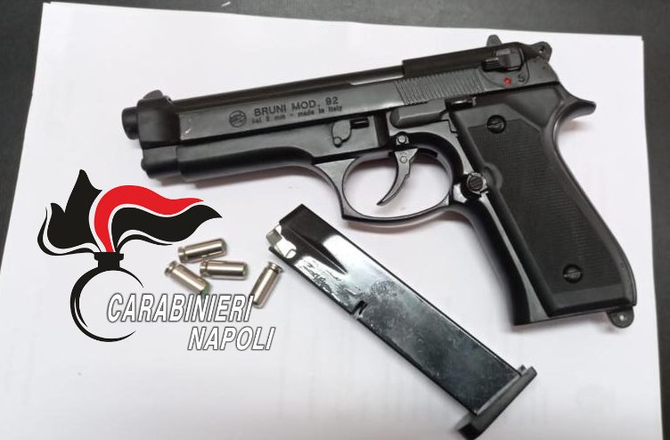 La pistola utilizzata dall’uomo.