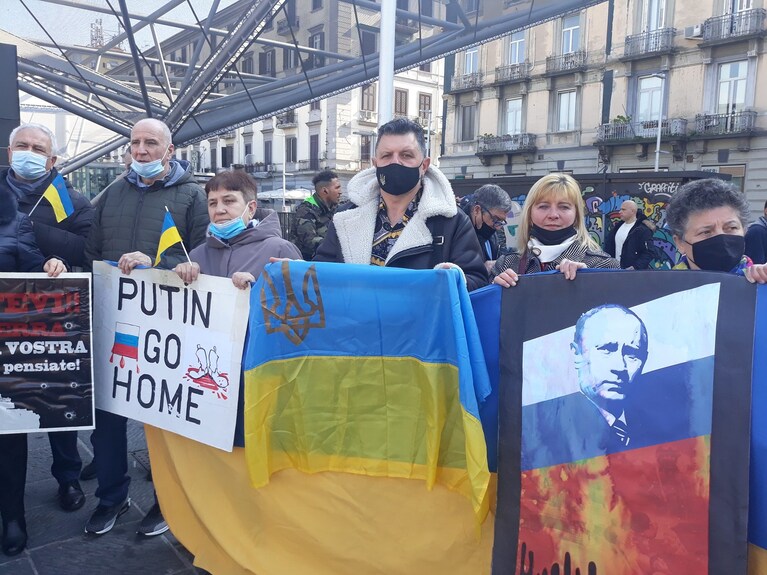 Manifestanti ucraini a Napoli (Foto / Facebook)