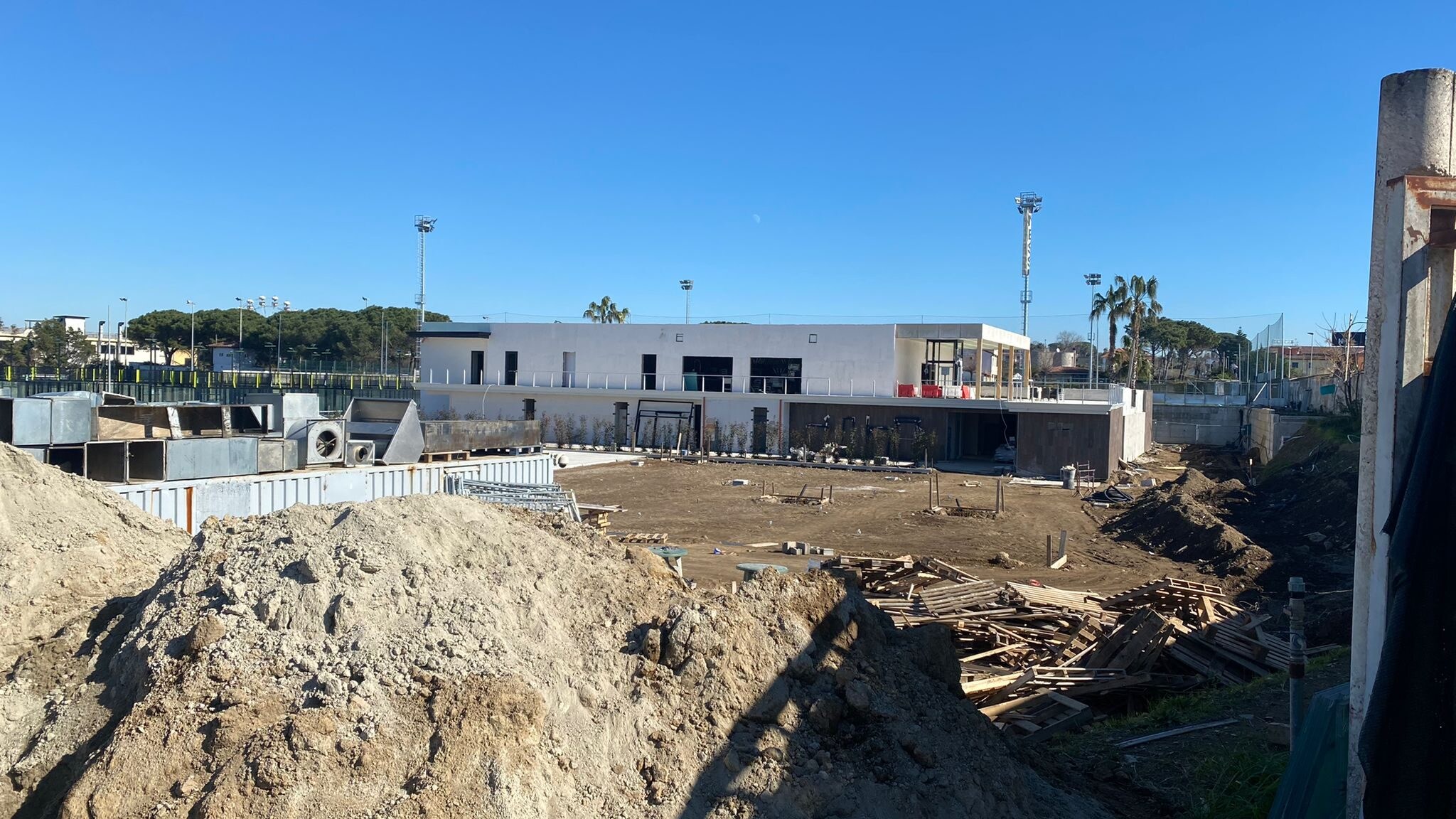 La zona sequestrata dalla polizia municipale di Giugliano.