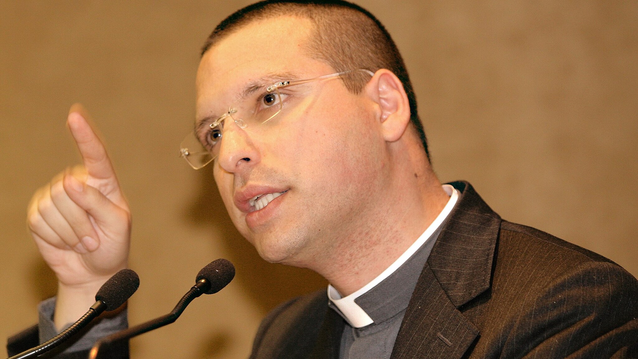 Don Luigi Merola.
