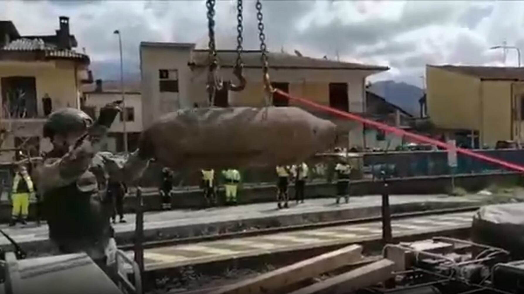 L'ordigno recuperato dall'Esercito.