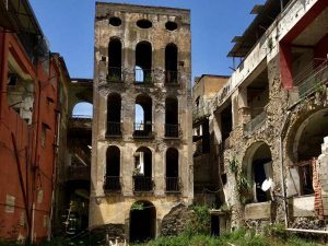 Domani la demolizione di Palazzo Fienga, per 50 anni simbolo del clan Gionta di Torre Annunziata