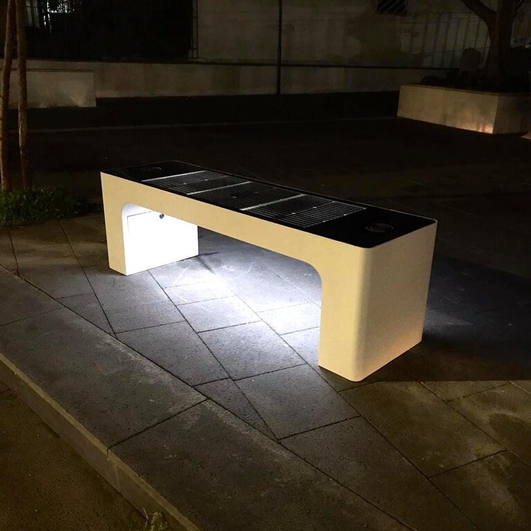 Una delle panchine smart di Sant'Antonio Abate