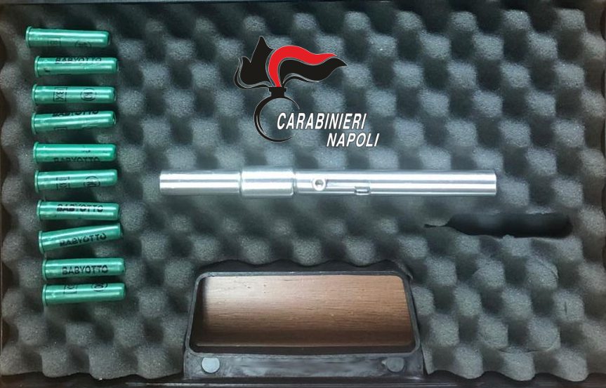 In tasca una penna-pistola con cartucce da fucile, arrestato il