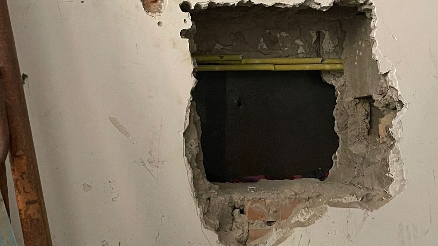 Il buco ritrovato nella parete del garage