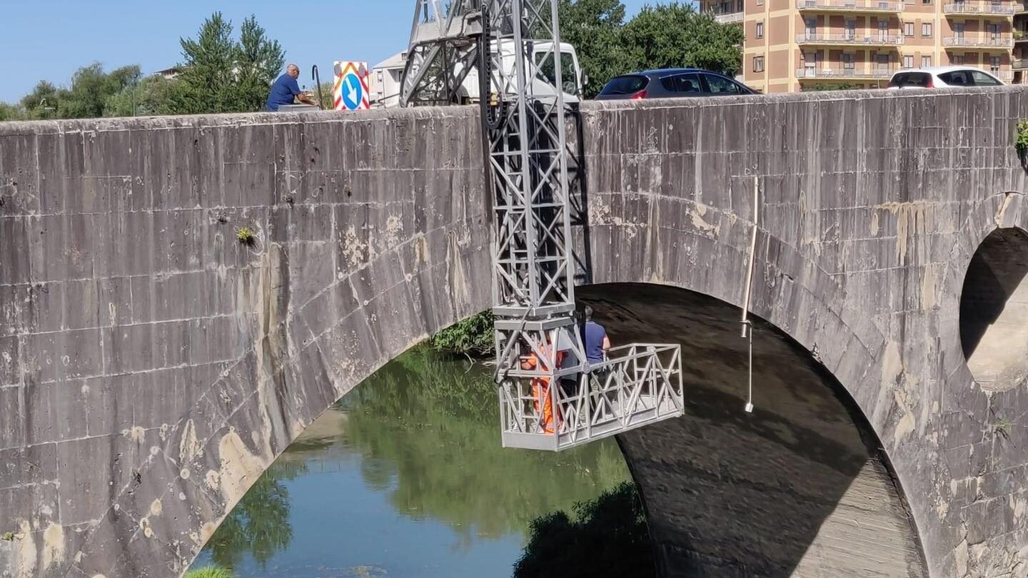 Il Ponte Romano di Capua, chiuso perché a rischio crollo. Foto Adolfo Villani Sindaco