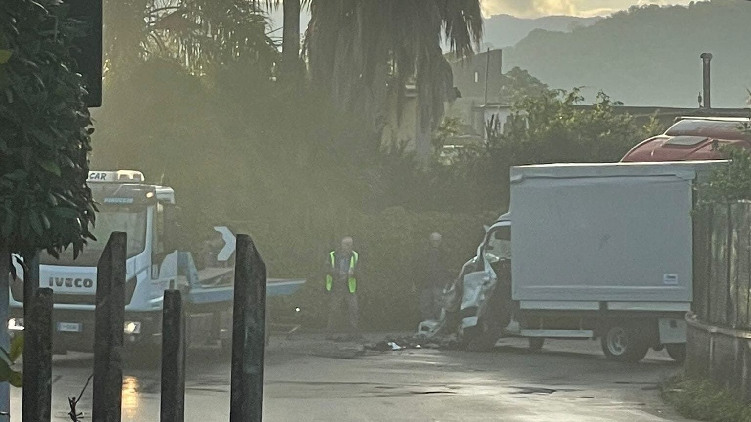 L'incidente su via Migliaro a Pagani. Foto Massimo d'Onofrio / Facebook