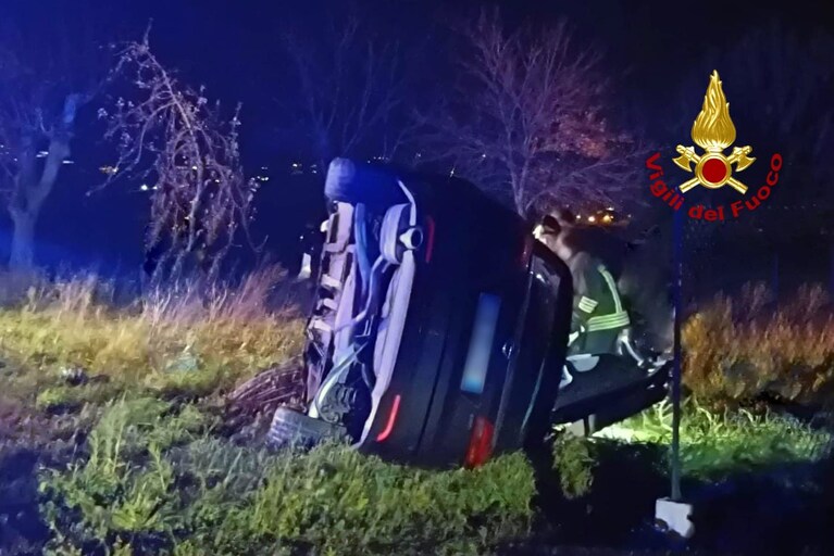 L'automobile finita fuori strada a Frigento