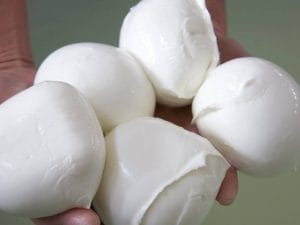mozzarella-di-bufala-1667734354586-300x225.jpeg