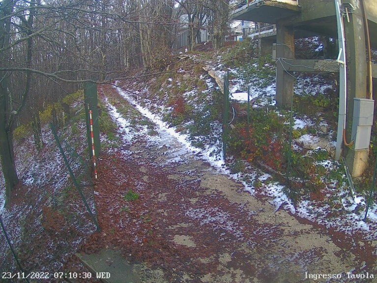 La neve questa mattina all'alba su Montevergine. Foto / MVOBSV Mt. Vergine Observatory