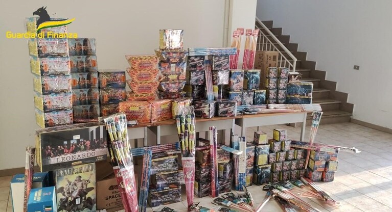I botti illegali sequestrati dalla Guardia di Finanza