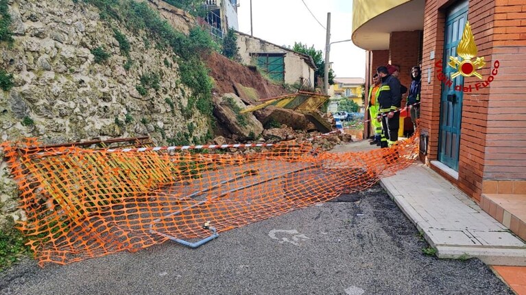 La frana ad Olevano sul Tusciano, nella frazione Salitto