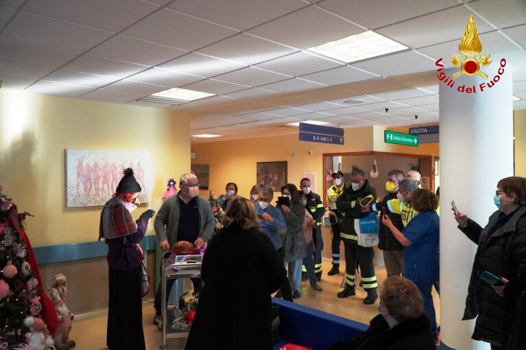 Doni e giochi per i bambini all'ospedale Moscati di Avellino