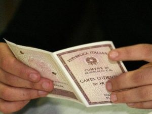 Scadenza validità carta d'identità cartacea per viaggi all'estero