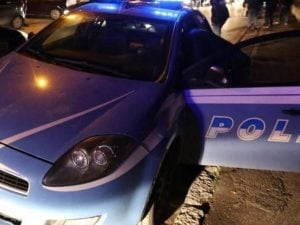 Agguato a Bagnoli, gli spari contro i giovani in strada: minorenne ferito