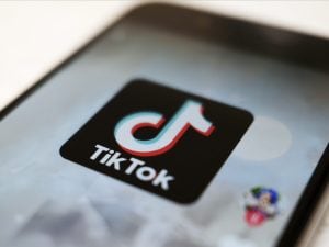tiktok-smartphone-300x225.jpg
