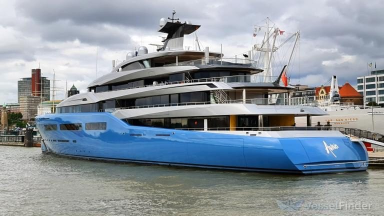 Joe Li Yatch A Napoli arriva anche Aviva, lo yacht di sei piani del proprietario del ...