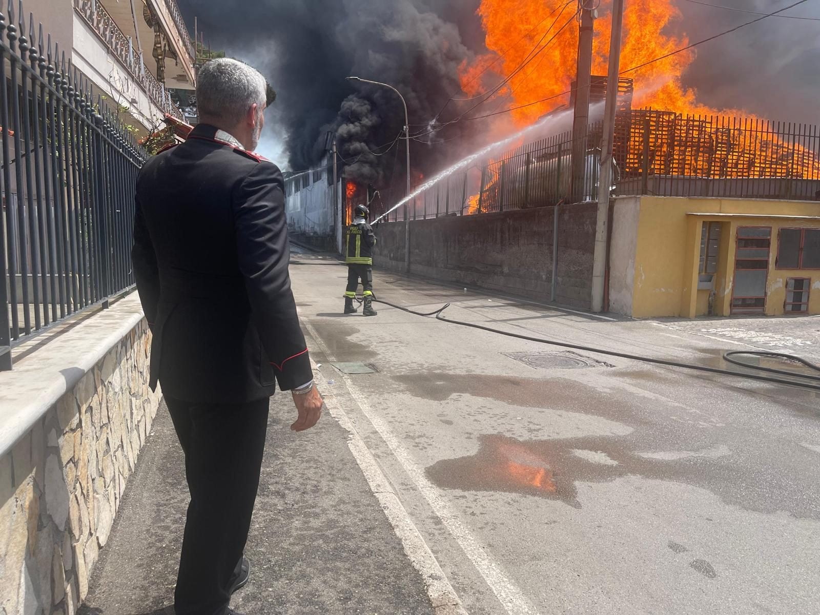 Incendio allo stabilimento La Torrente a Sant'Antonio Abate, evacuate ...