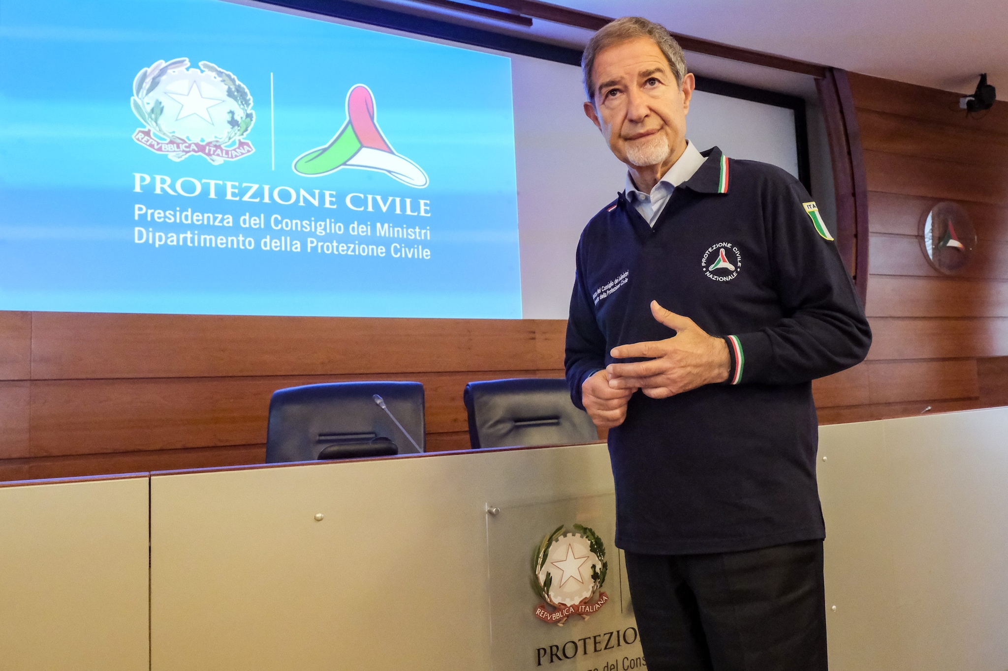 Campi Flegrei, il ministro Musumeci: "Il costone franato non era tra le emergenze"