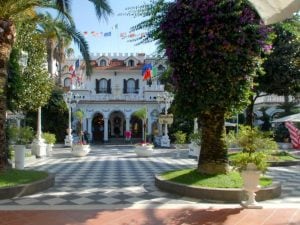 Castello delle Cerimonie, il Tar conferma la revoca delle licenze a La Sonrisa: da domani stop alle attività