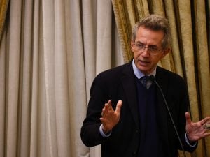 Comune di Napoli, fra Pd e Manfredi ultime discussioni sulla delega per Di Pietro. Sugli assessori malumori di Avs