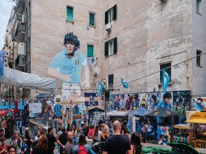 napoli-quartieri-spagnoli-murale-maradona-300x225.jpg