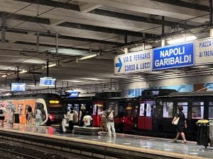 circumvesuviana-napoli-stazione-1-300x225.jpg