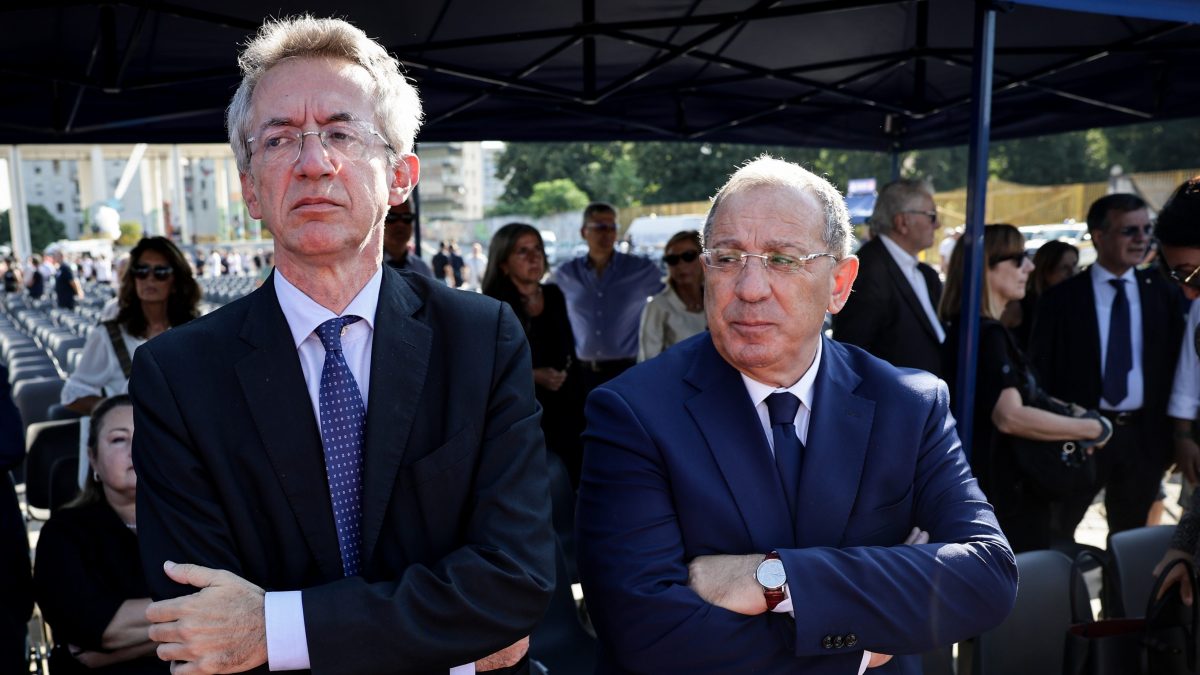 Il sindaco Gaetano Manfredi e il prefetto di Napoli Michele Di Bari