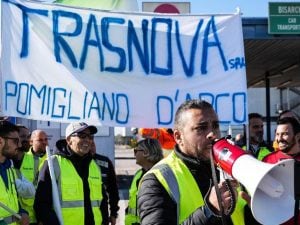 Stellantis Pomigliano, Trasnova licenzia 53 operai, è scaduta la proroga: “Fico ci aiuti”