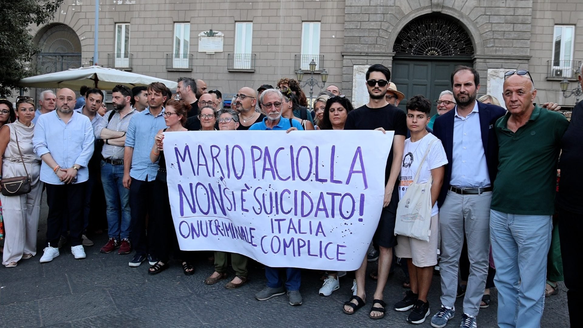 Archiviato il caso sulla morte di Mario Paciolla, la mamma: "Non ci arrenderemo mai"