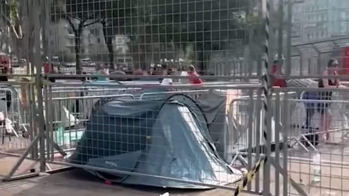 Fan in tenda da giorni per il concerto di Vasco Rossi al Maradona