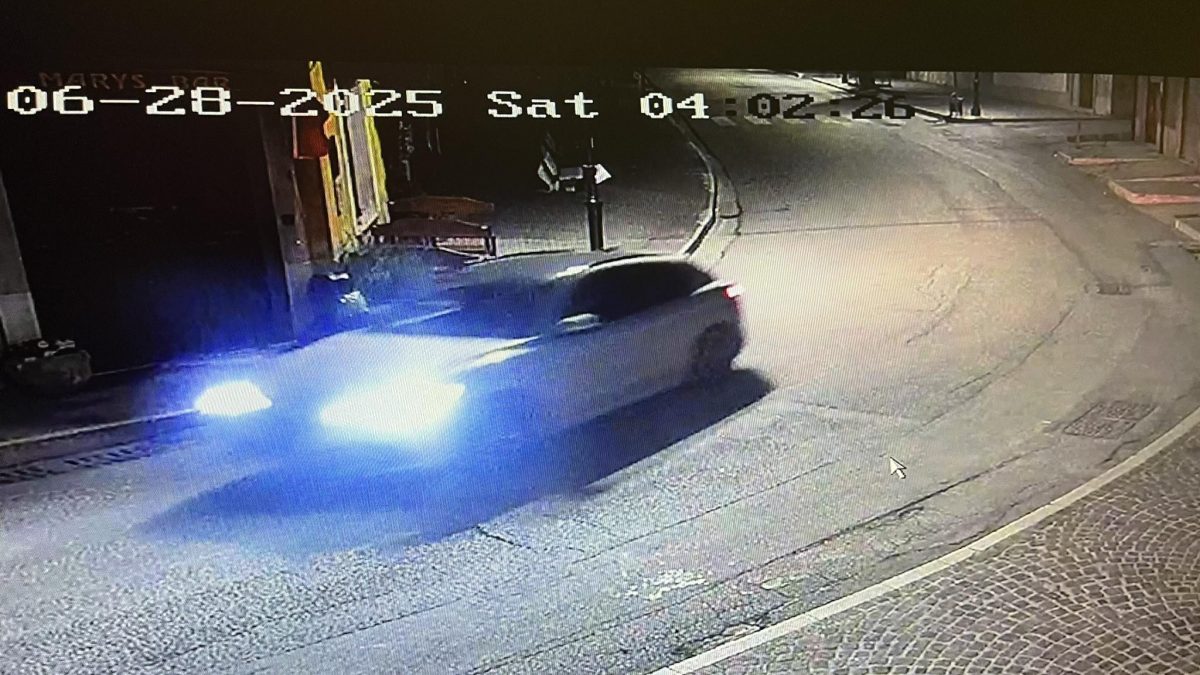 L’auto ripresa dalle telecamere a Montemarano (Avellino)