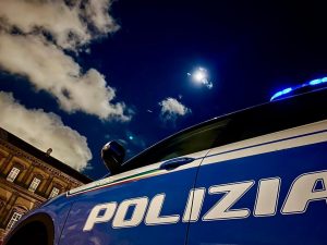 Tre rapine al Vomero in una notte, la quarta non riuscita: fermato un 16enne, caccia al complice